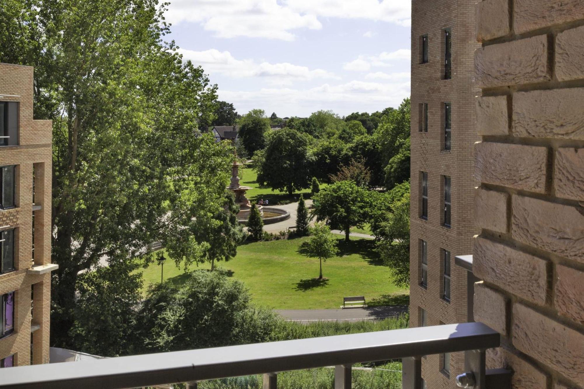 Lovely 2 Bedroom Apartment In Central Ashford アシュフォード エクステリア 写真